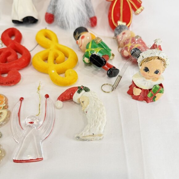Lot Of 18 Vintage Christmas Holiday Ornaments & Brush Tree Decor Flocked Plastic - Picture 6 of 9